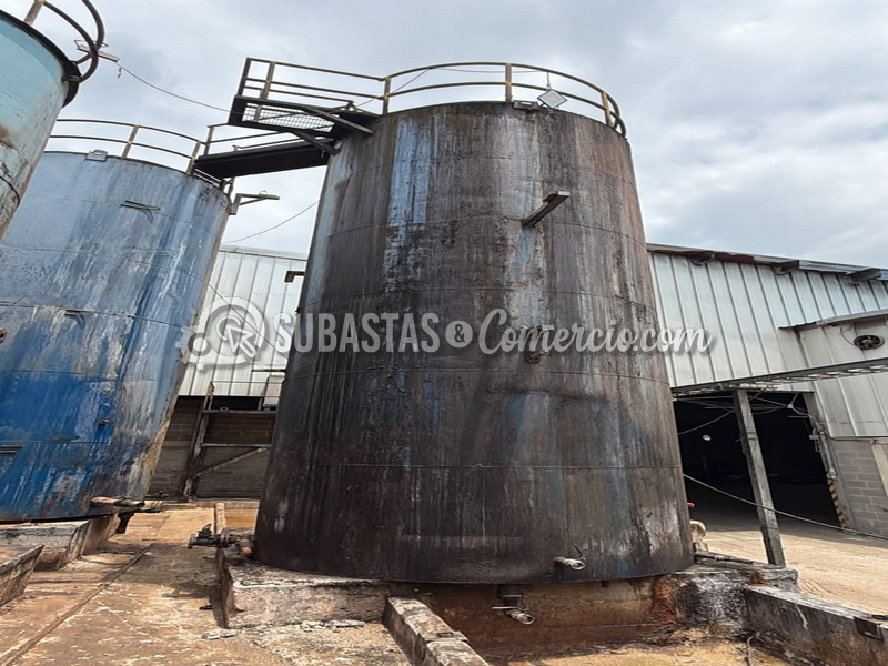 Tanque vertical de proceso termico con serpentin de calentamiento en a